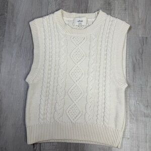 Aritzia Wilfred Cable Knit White sweater Vest Size Medium